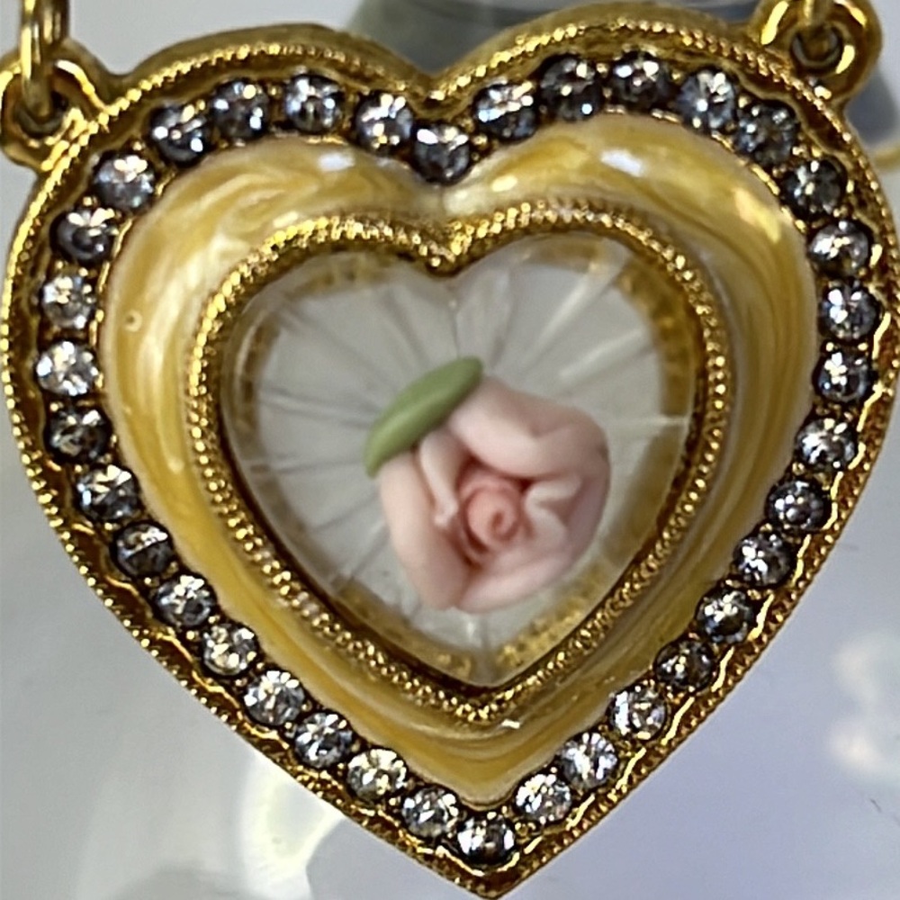 CAMPHOR glass rose pearl vintage heart shaped necklace pendant